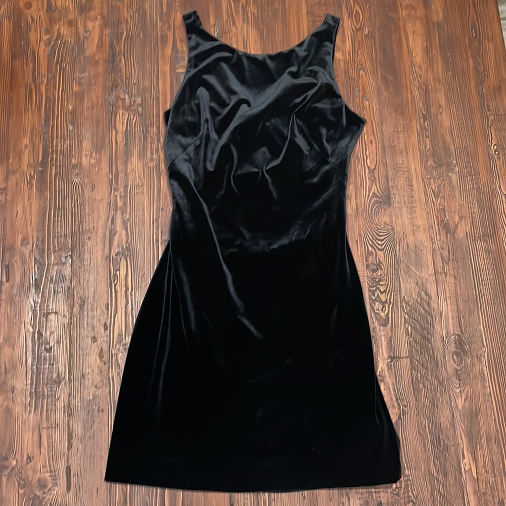 NWT Love by Theia Black Velvet Open Back Dress - Picture 3 of 6